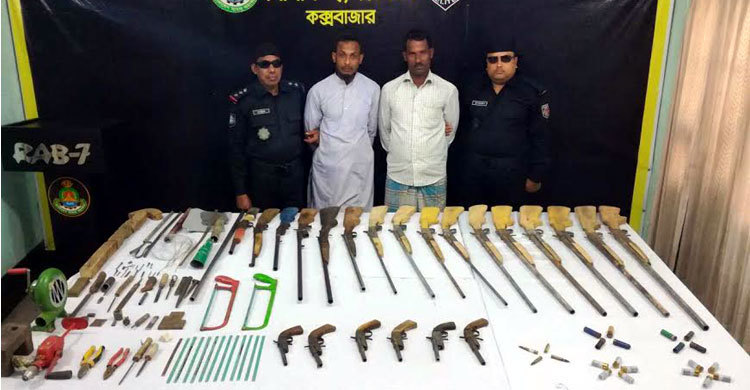 মহেশখালীর অস্ত্রের কারখানা থেকে ২২ আগ্নেয়াস্ত্র উদ্ধার