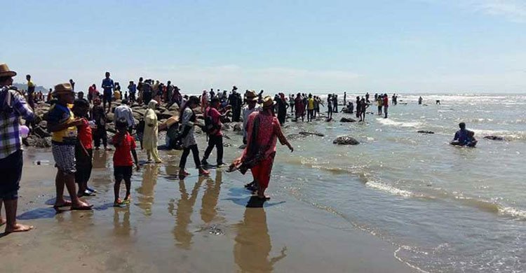 Cyclone Mora: Police evacuates tourists