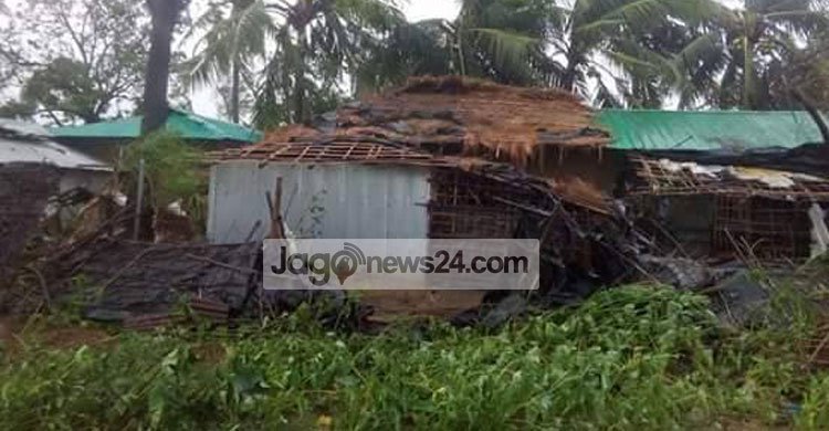 Cyclone ‘Mora’ starts crossing Cox’s Bazar-Ctg coast