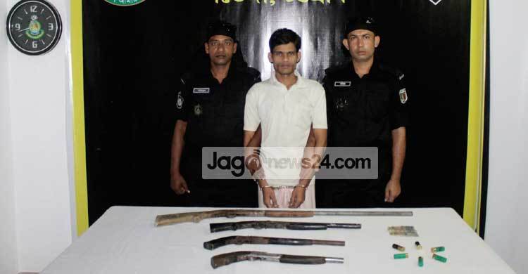 কক্সবাজারে অস্ত্রসহ যুবক গ্রেফতার
