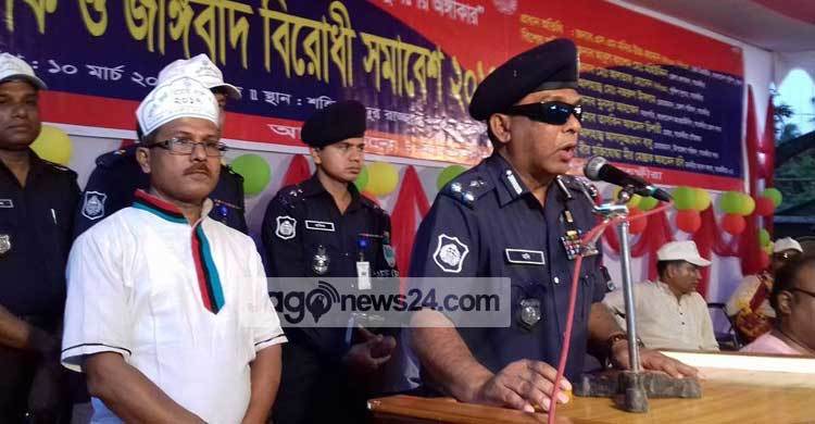 মাদকের সঙ্গে জড়িত কেউ রেহাই পাবে না : ডিআইজি