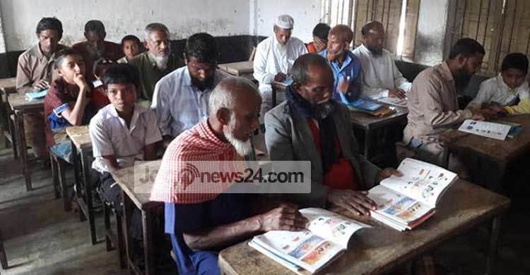 প্রথম শ্রেণিতে ভর্তি হয়েছেন ৯ বৃদ্ধ