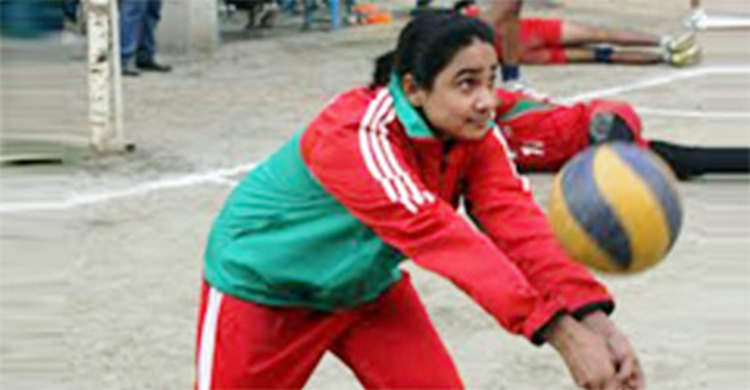 ভলিবল মাতাচ্ছেন সাঁতারু ডলি