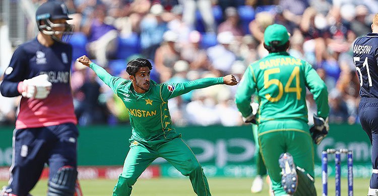 Pakistan need 212 against England to qualify for final