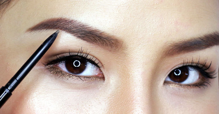 সহজেই ভ্রু ঘন করবেন যেভাবে