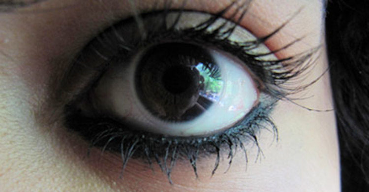 চোখ লাফালে কী করবেন?