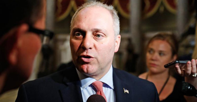 Gunman shoots US politician and his aides