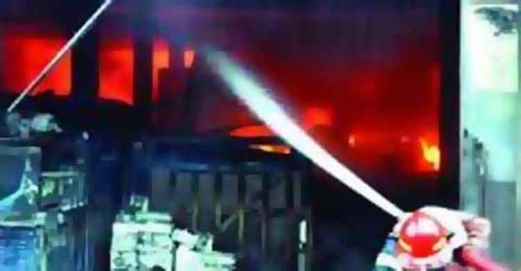 কক্সবাজারে এক ঘণ্টার আগুনে ৩ বসতবাড়ি ভস্মীভূত