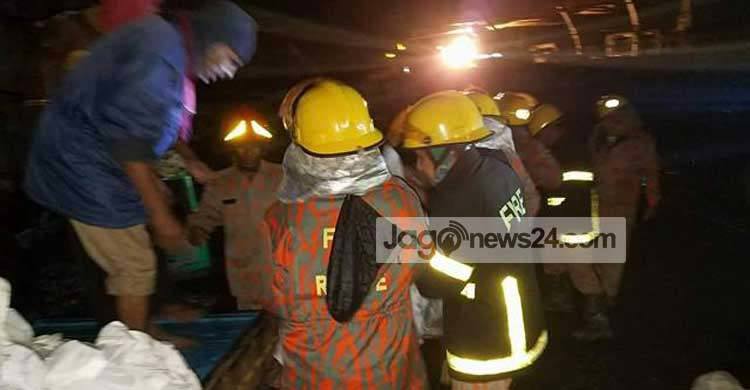 কাভার্ডভ্যানে থাকা সিলিন্ডার বিস্ফোরণেই হতাহত