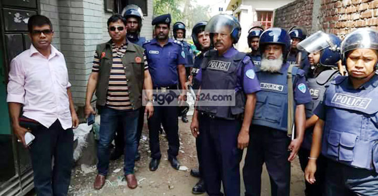 ফেনীতে পুলিশের ‘ব্লক রেইড’