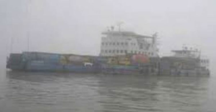 ঘন কুয়াশায় শিমুলিয়া-কাওড়াকান্দিতে ফেরি চলাচল বন্ধ