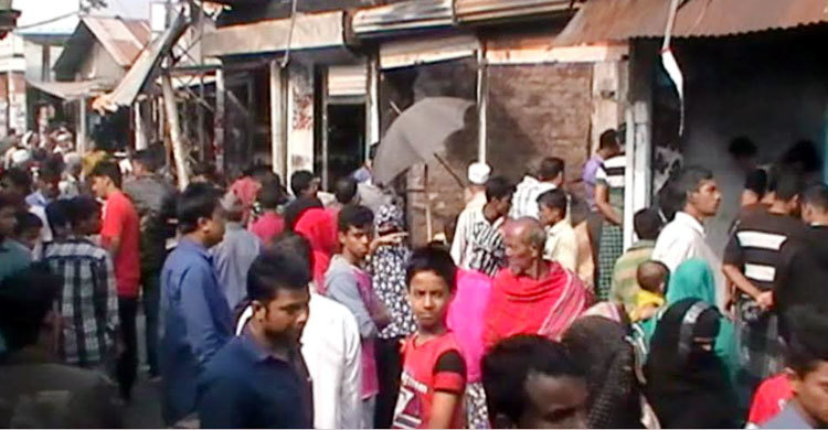 বেগমগঞ্জে আগুনে পুড়ে গেছে ১৭টি দোকান