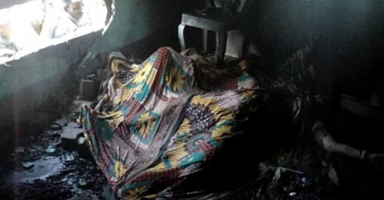 নিহতদের পরিবারে শোকের মাতম