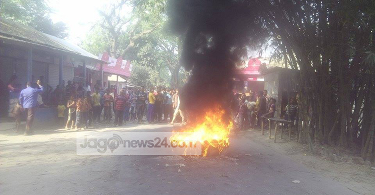 গাইবান্ধায় রেল-সড়কে আগুন জ্বালিয়ে অবরোধ
