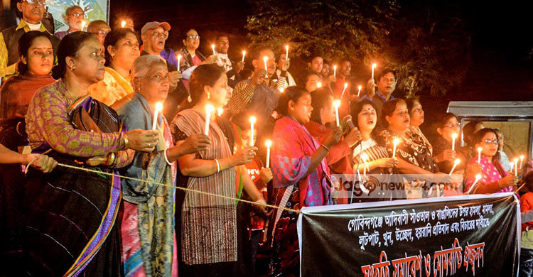 সাঁওতালপল্লীতে মোমবাতি প্রজ্বলন 