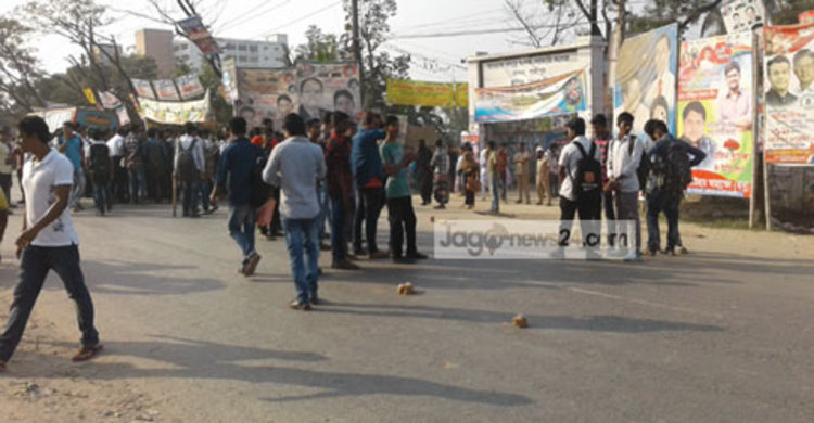 গাজীপুরে ছাত্র-শ্রমিক সংঘর্ষ : গাড়ি ভাঙচুর