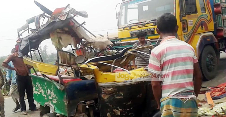 গাজীপুরে ট্রাক-লেগুনা সংঘর্ষে নিহত ২