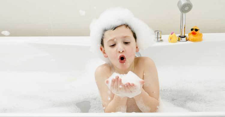 যে কারণে গরম পানিতে গোসল করবেন