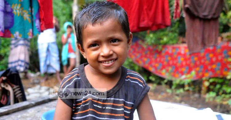 চার বছরের মেয়েকে বস্তায় ভরে খালে ফেলে দেয়ার অভিযোগ