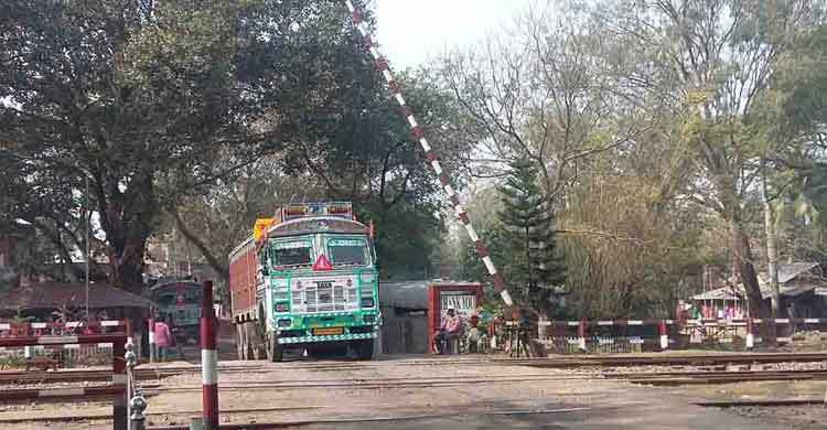 হিলি স্থলবন্দরে আমদানি-রফতানি শুরু
