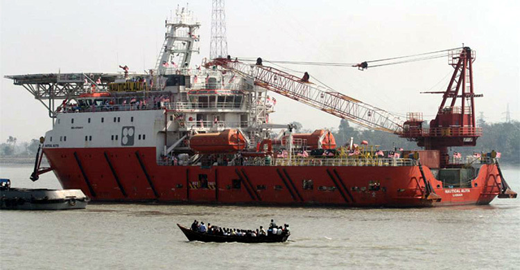 রোহিঙ্গাদের জন্য ত্রাণবাহী জাহাজ চট্টগ্রামে পৌঁছেছে