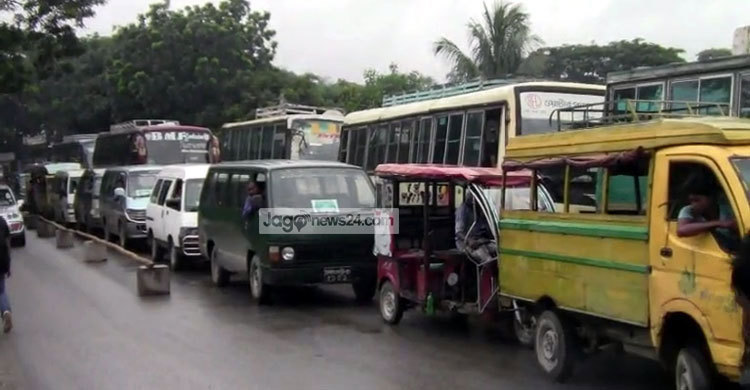 শ্রমিকদের অবরোধে ঢাকা-চট্টগ্রাম মহাসড়কে দীর্ঘ যানজট
