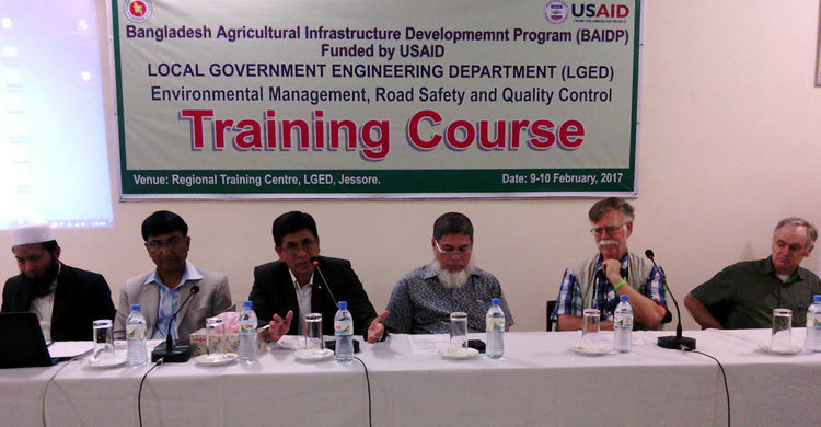 দেশের একমাত্র আধুনিক ফুলের বাজার হচ্ছে গদখালীতে