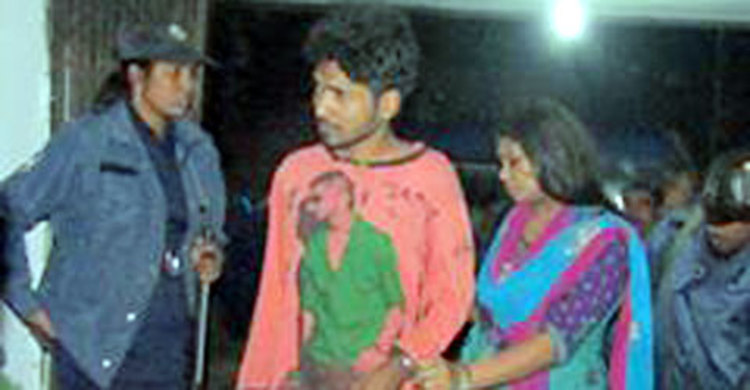 বোমা ফাটিয়ে স্বর্ণের দোকানে ডাকাতিকালে আটক ৫