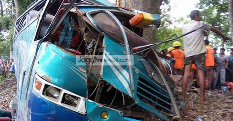 যশোরে গাছের সঙ্গে বাসের ধাক্কায় নিহত ৬