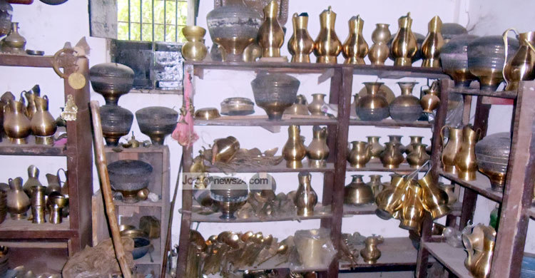 বিলুপ্তির পথে ঐতিহ্যবাহী কাঁসা শিল্প 