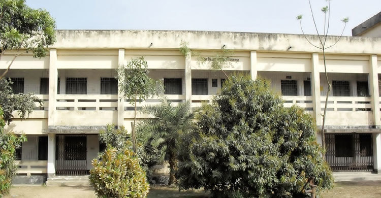 কেবিএম কলেজের ছাদ থেকে পড়ে ছাত্রের মৃত্যু