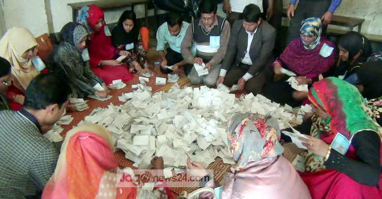 হোসেনপুরে শান্তিপূর্ণ ভোটগ্রহণ শেষে চলছে গণনা