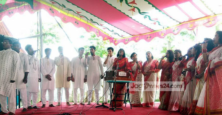 রবীন্দ্রপ্রেমীদের ভিড়ে মুখরিত শিলাইদহের কুঠিবাড়ি