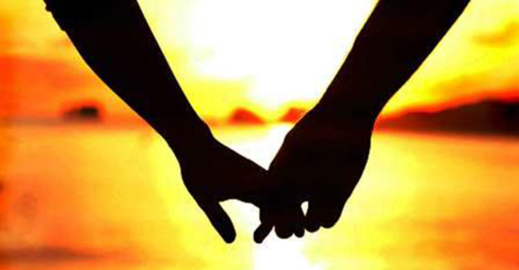 স্ত্রীকে মারধর করে প্রেমিকাকে নিয়ে পলায়ন