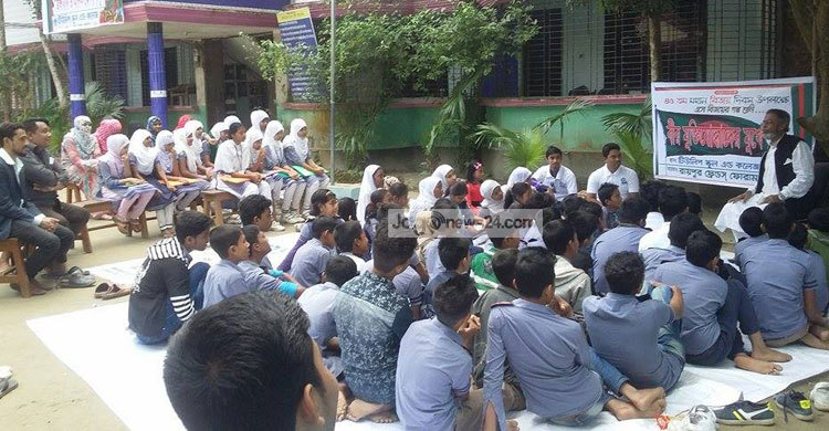 শিক্ষার্থীরা শুনলো বিজয়ের গল্প