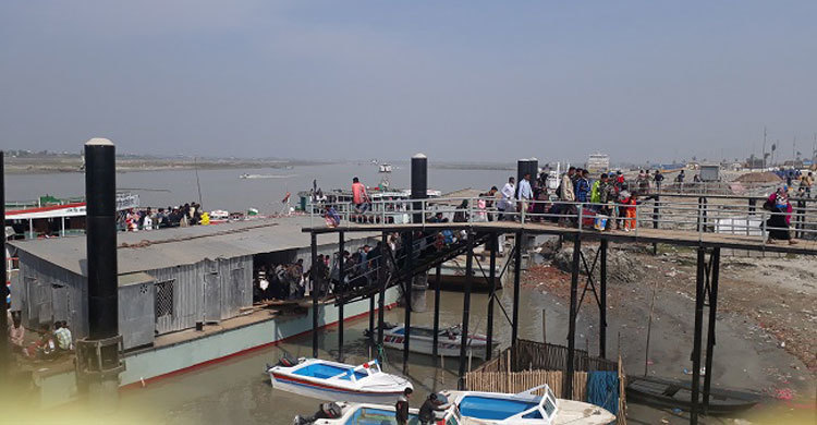 কাঁঠালবাড়ী-শিমুলিয়া নৌরুটে ফেরি চলাচল বন্ধ