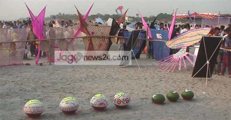 যমুনার চরে বর্ণিল ঘুড়ি উৎসব