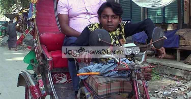 হাঁটতে পারেন না কিন্তু রিকশা চালান নাসির