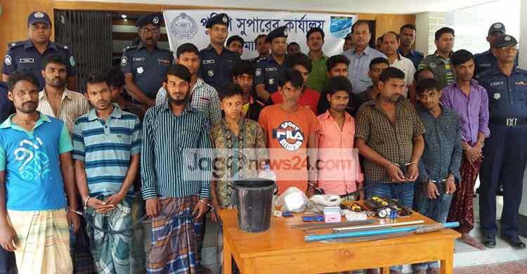 মানিকগঞ্জে চার ডাকাতসহ গ্রেফতার ২৩