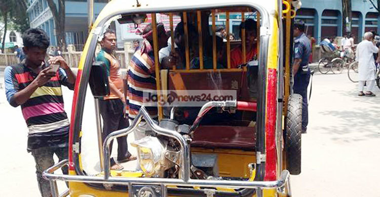 চাঁদা না দেয়ায় শ্রমিকলীগ সভাপতির নেতৃত্বে হাঙ্গামা