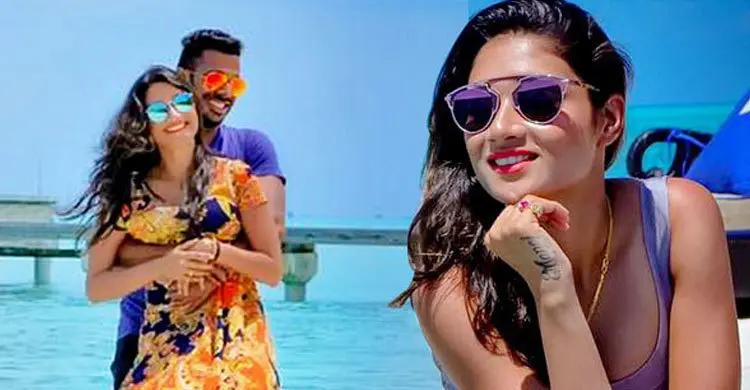স্ত্রীকে নিয়ে এবার গ্রীসে গেলেন মনোজ তিওয়ারি