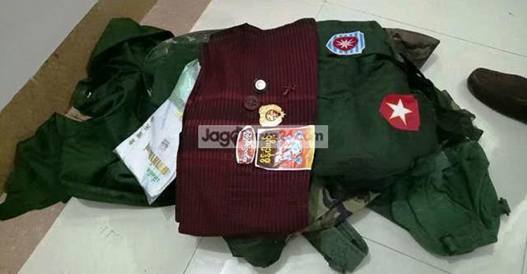 টেকনাফে বিপুল পরিমাণ মিয়ানমার সেনাবাহিনীর ইউনিফর্ম উদ্ধার