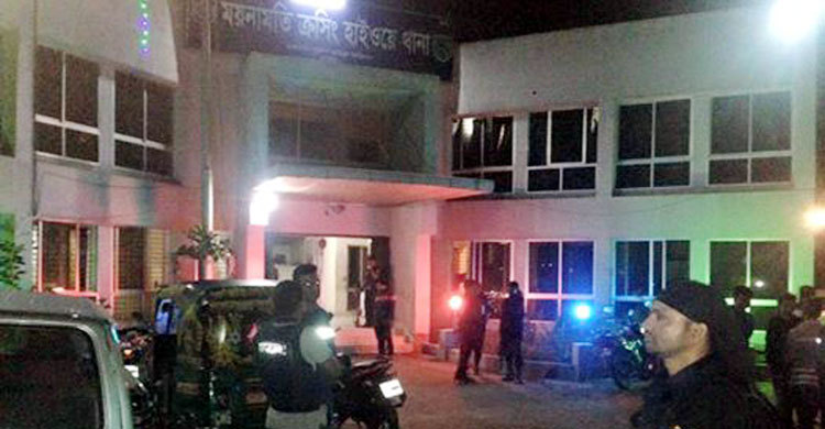থানায় বোমা হামলা : এখনো রহস্য খুঁজে পায়নি পুলিশ
