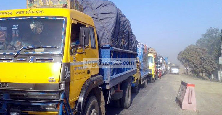 ঢাকা-টাঙ্গাইল মহাসড়কে তীব্র যানজট