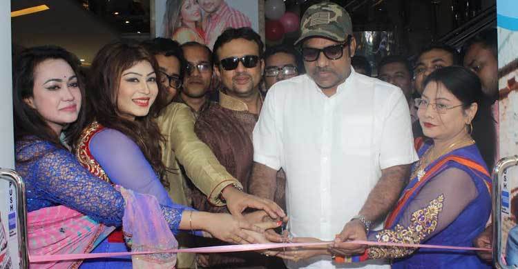 মিষ্টি জান্নাতের ফ্যাশন হাউজের উদ্বোধনে রিয়াজ-মিশা