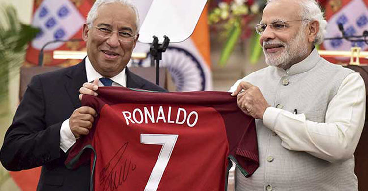 Portuguese PM gifts Ronaldo jersey to Narendra Modi