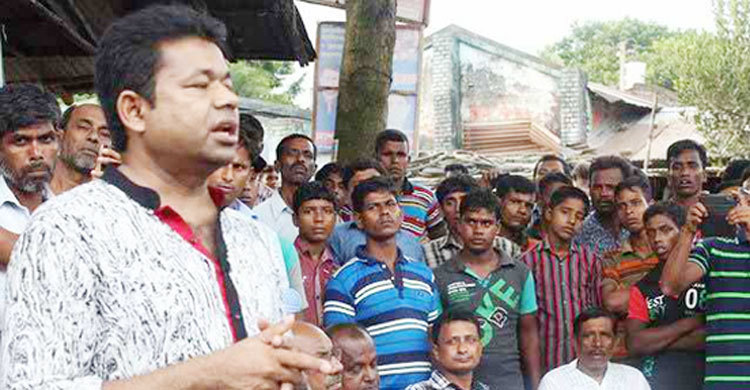 মহেশপুরে ব্যস্ত সময় পার করলেন শিল্পী মনির খান