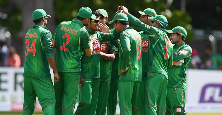 Bangladesh return to match after Mosaddek magic 