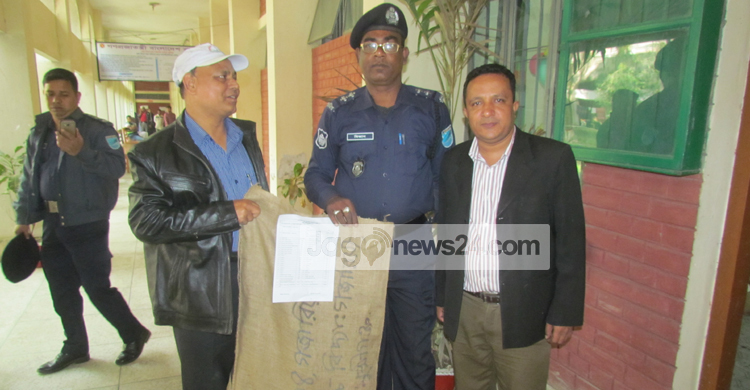 মুন্সিগঞ্জে নির্বাচনের সরঞ্জাম বিতরণ