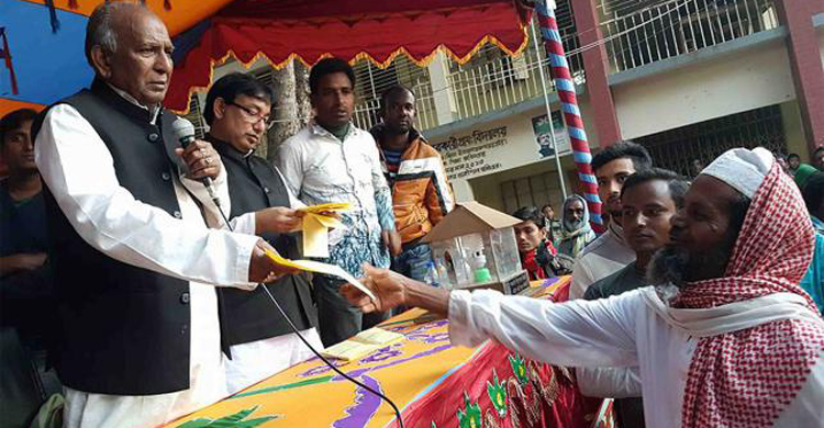 আ.লীগ কর্মীদের নেয়া তদবিরের টাকা ফেরত দিলেন এমপি